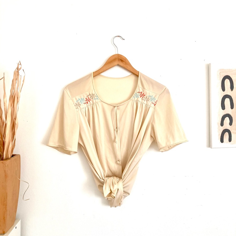 Vintage 70’s Top w/ Embroidered Floral Details